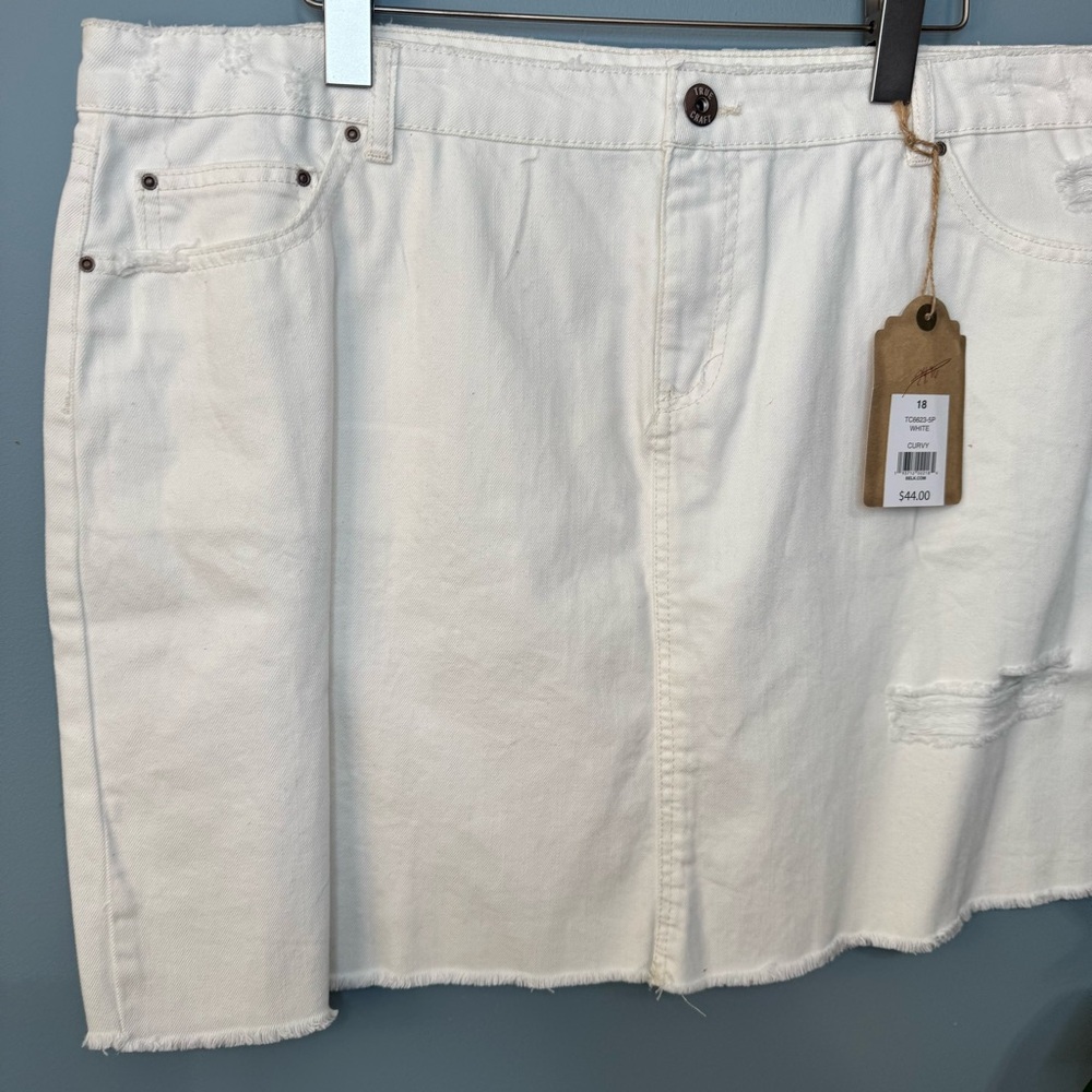 True Craft White Distressed Raw Hem Denim Skirt. NWT. Curvy Women’s 18 - Picture 7 of 13